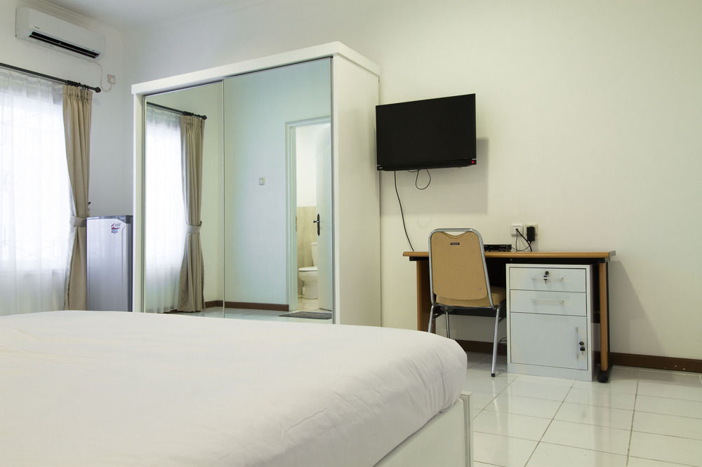 Reddoorz Plus @ Tendean Jacarta Exterior foto