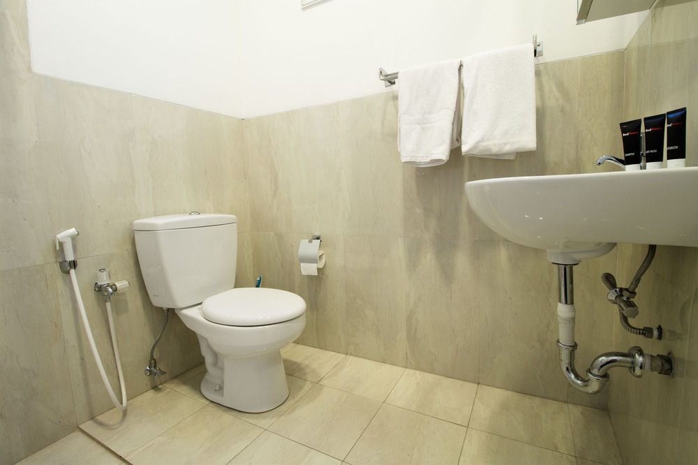 Reddoorz Plus @ Tendean Jacarta Exterior foto