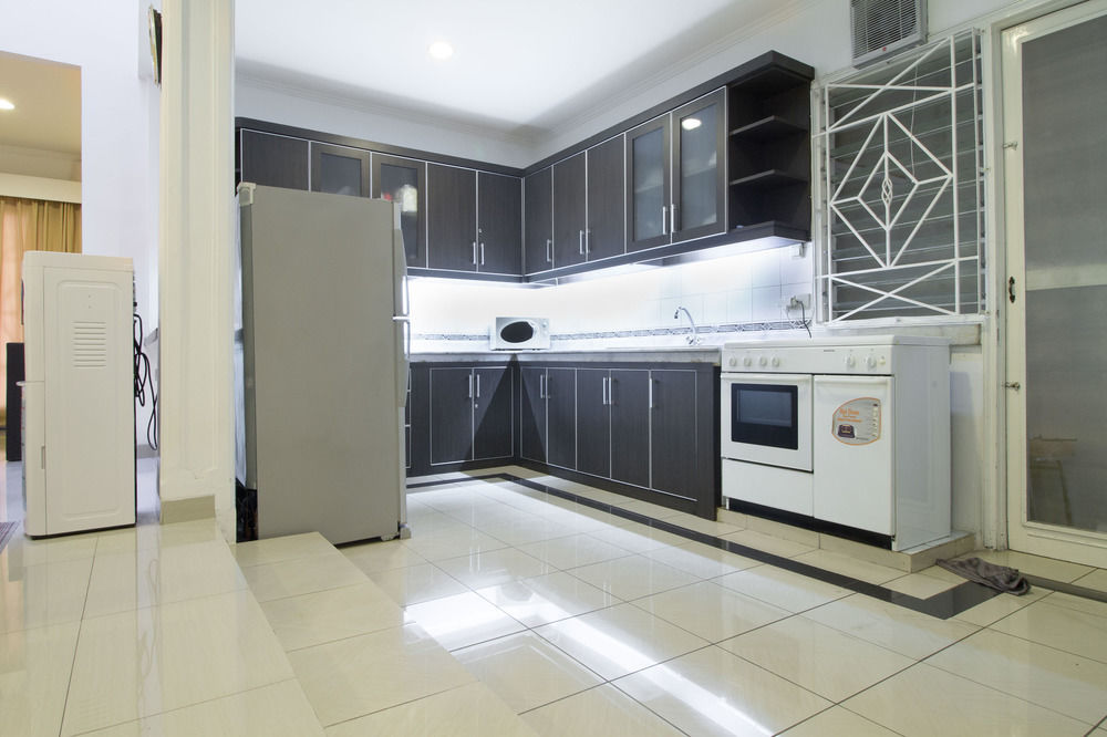 Reddoorz Plus @ Tendean Jacarta Exterior foto
