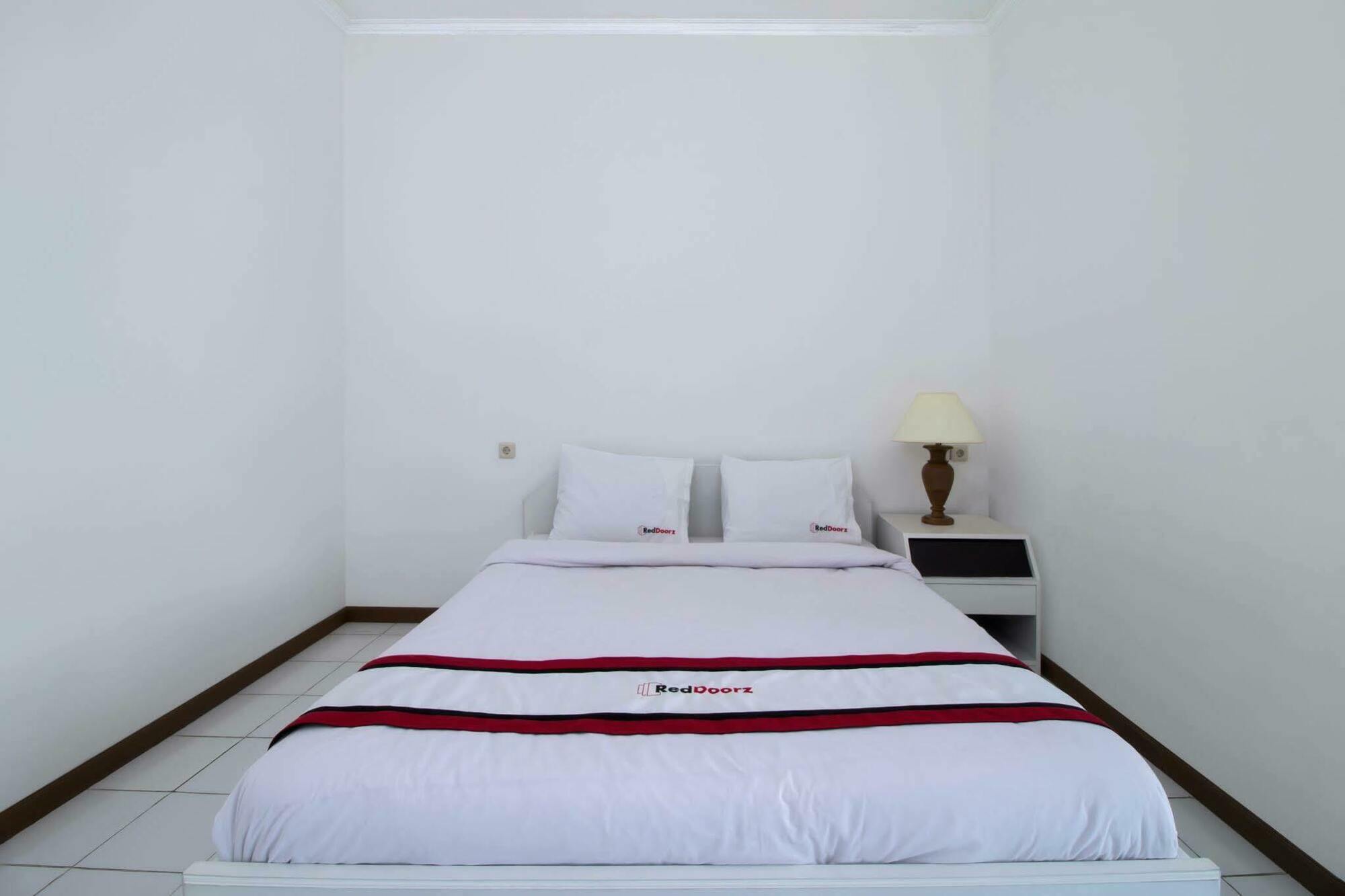 Reddoorz Plus @ Tendean Jacarta Exterior foto