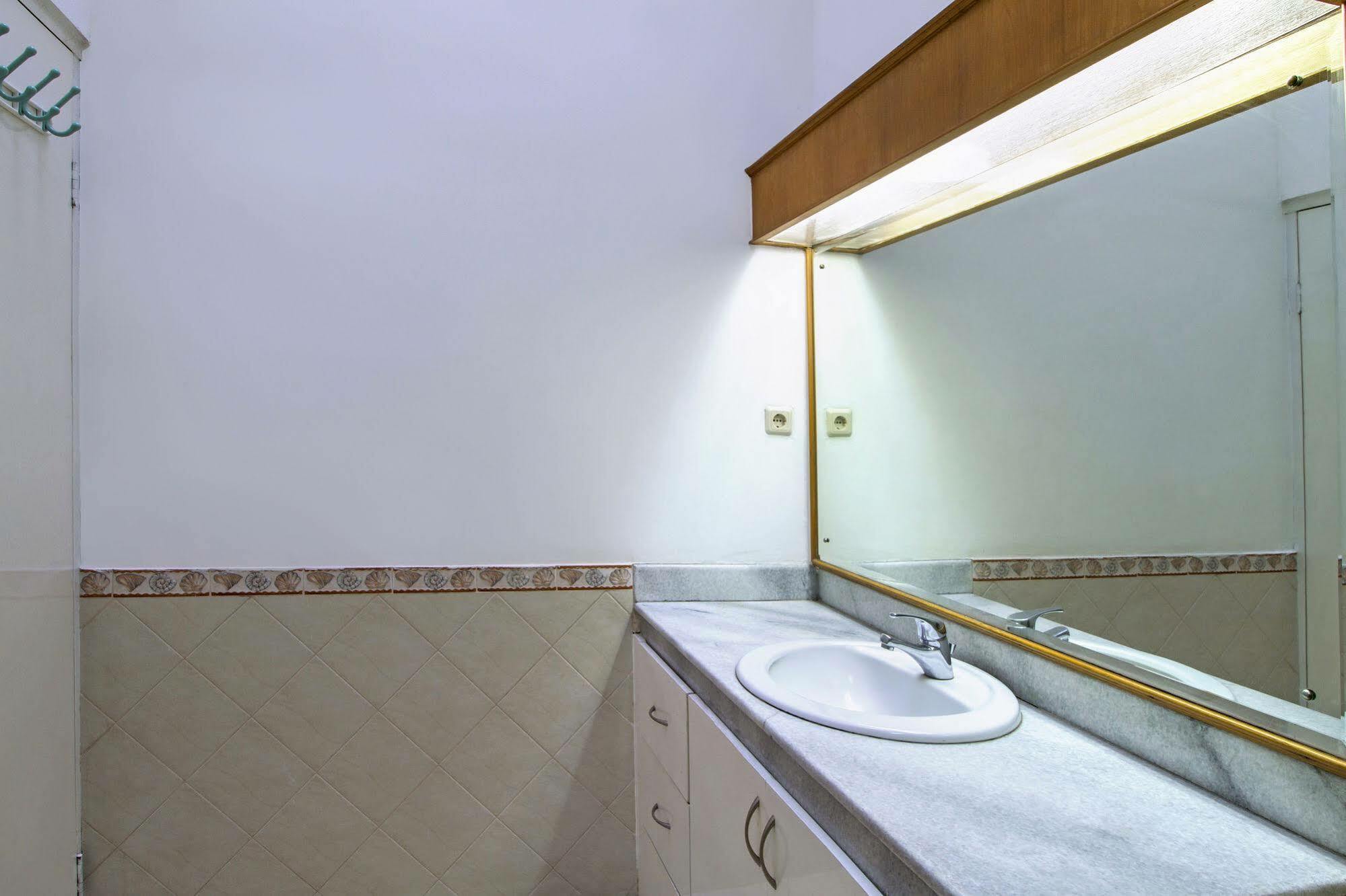 Reddoorz Plus @ Tendean Jacarta Exterior foto